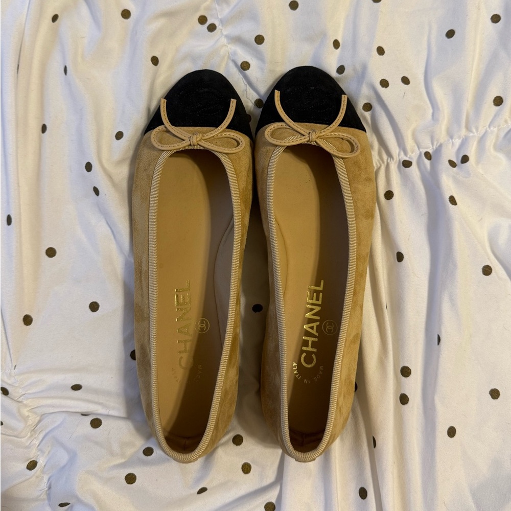 AUTHENTIC 2025 CHANEL Tan and Black Suede Ballet Flat